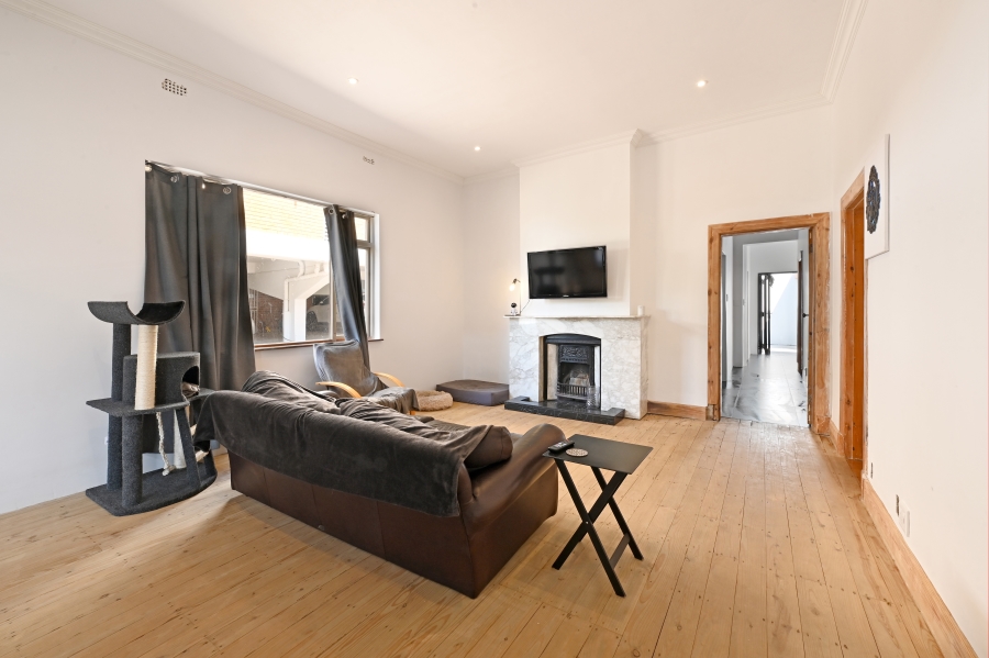 3 Bedroom Property for Sale in Sea Point Western Cape